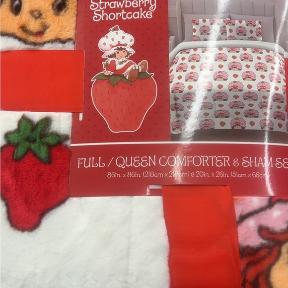 Strawberry shortcake comforter and sham set - Picture 3 of 3